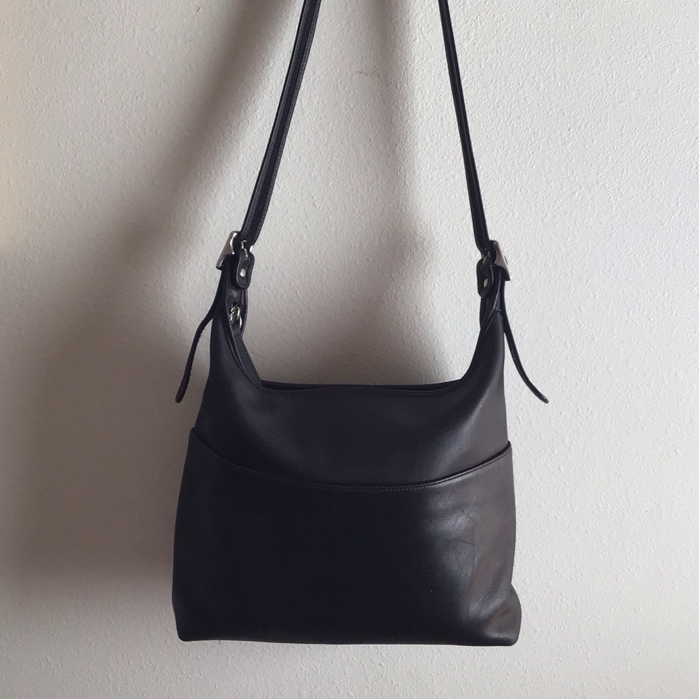 ✔️Vintage Coach Black/Silver Shoulder Bag, EUC for age